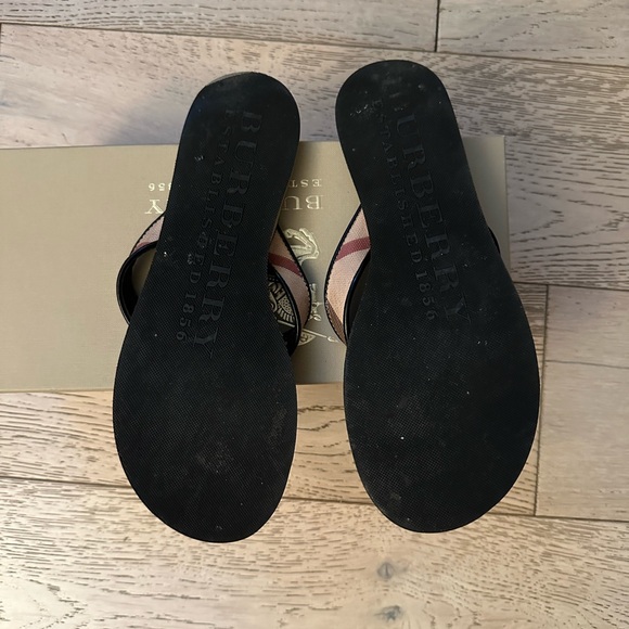 BURBERRY BLACK NOVA CHECK SANDALS FLIP FLOPS SIZE 37 / 7 - Picture 6 of 13
